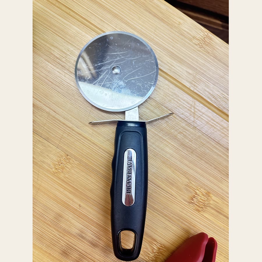 Colleen's wheel-style pizza cutter